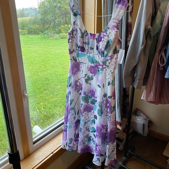 Pretty, fun & flirty dress - Picture 1 of 8